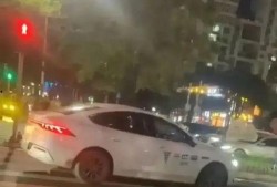 深圳最新爆料相撞,惊心动魄的街头相撞事件！